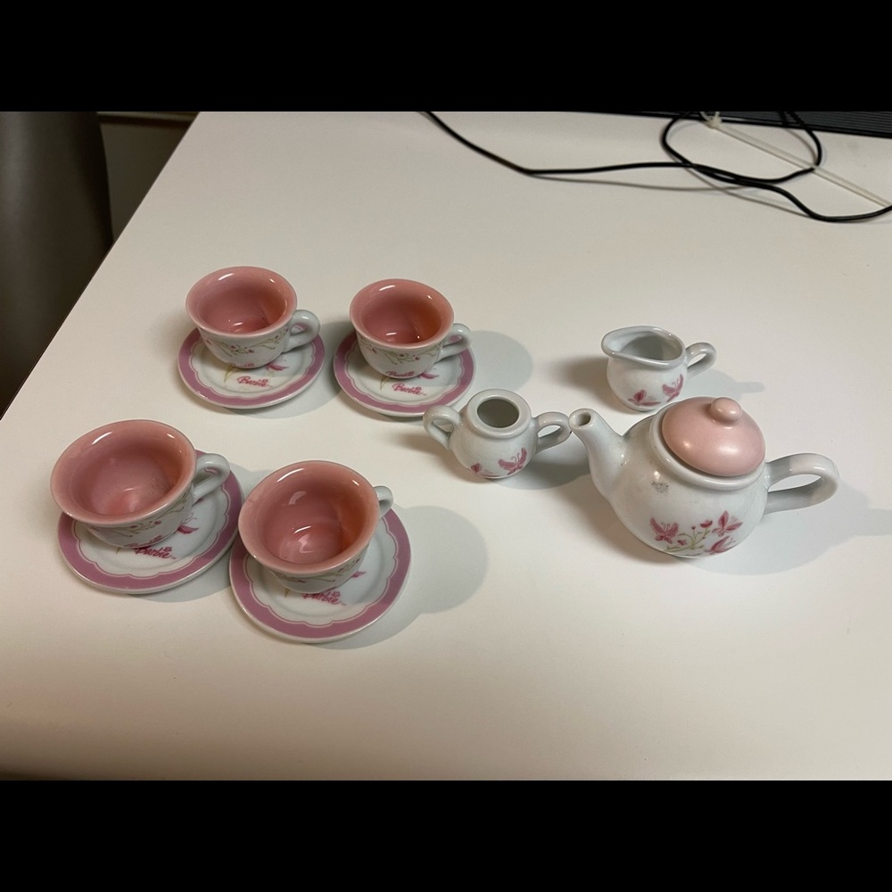 VINTAGE BARBIE TEA SET